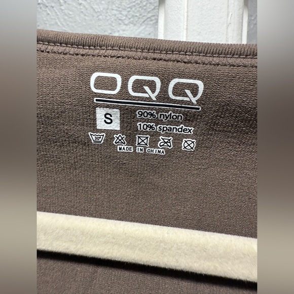 NWOT OQQ Short Sleeve Crew Neck Ruched Tee Shirt - Picture 6 of 9